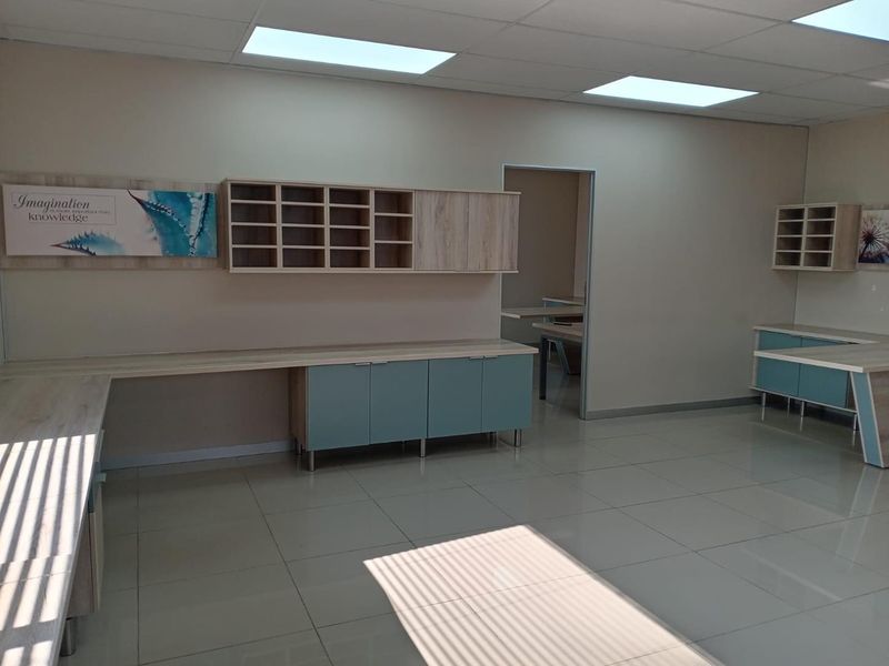 90SQM PRESTIGE OFFICE TO LET-High foot Traffic Corner - Photo 10