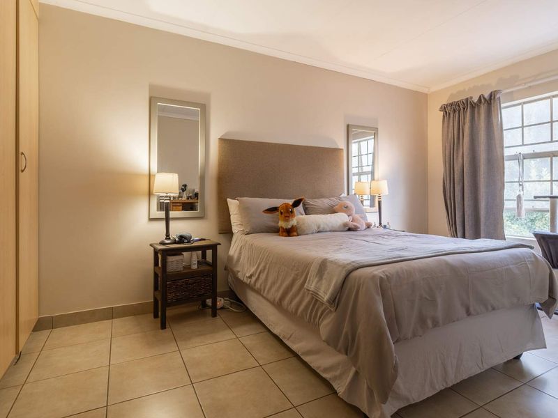 Four bedroom duplex in double security estate - Oukraal Estate - Tijger Vallei - Photo 9