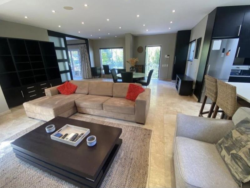 AN UPMARKET ONE BEDROOM GARDEN COTTAGE - Photo 2