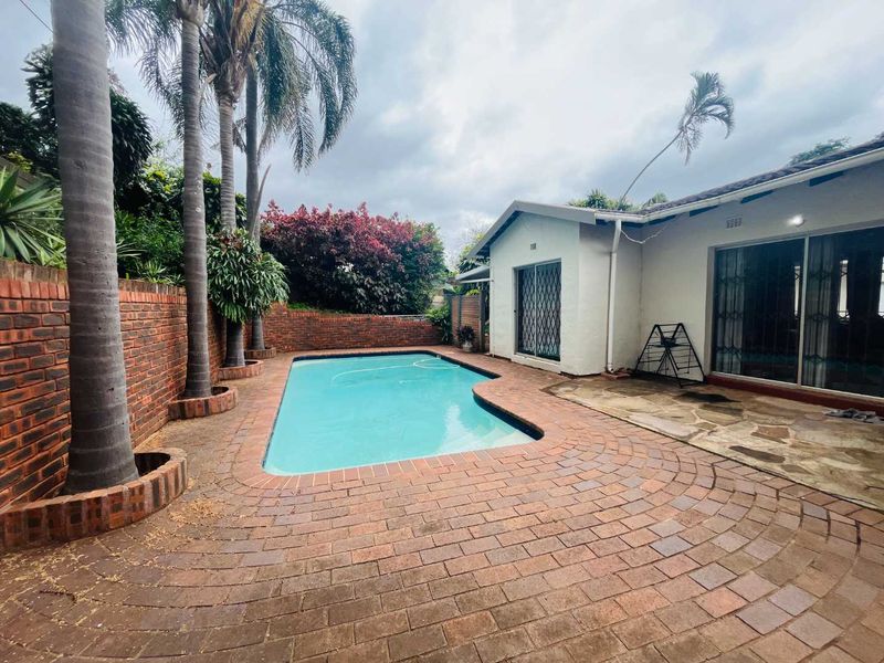 Hendra - 3-Bedroom Home with Flatlet, Double Garage and Pool in Sought-After Upper Glen Hills - Photo 3