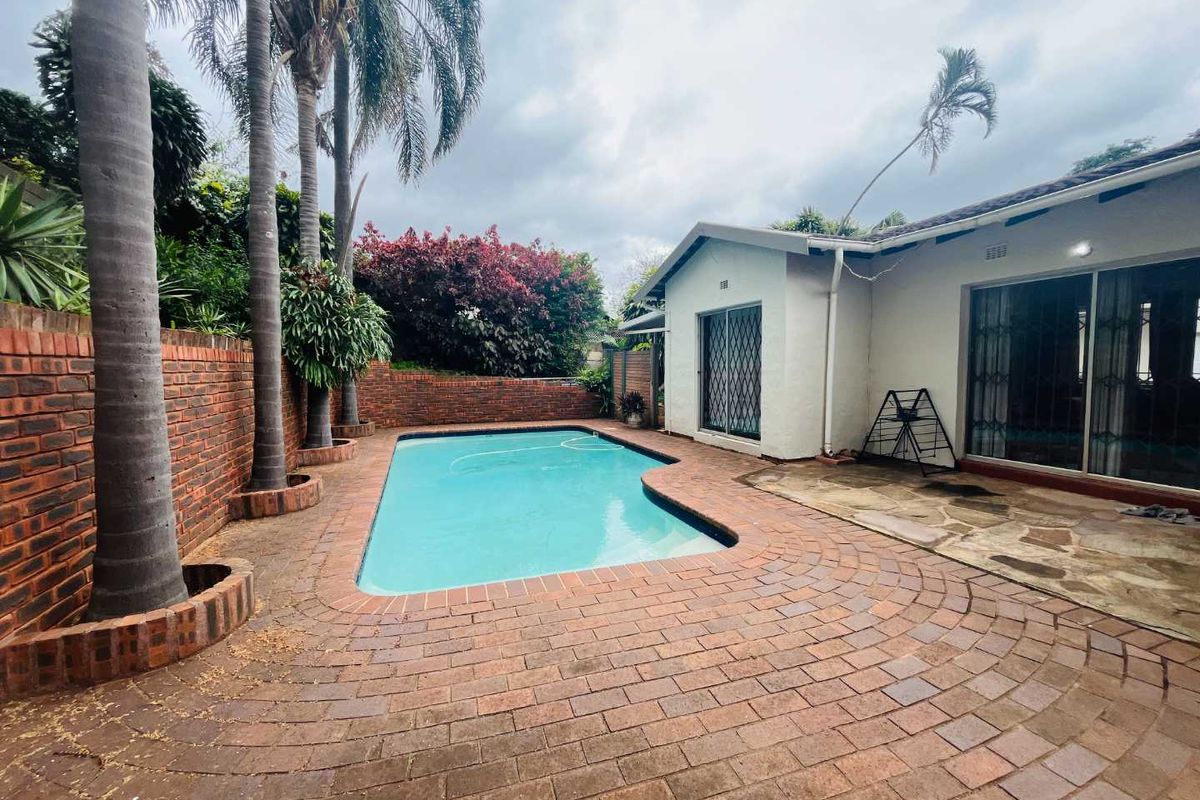 Hendra - 3-Bedroom Home with Flatlet, Double Garage and Pool in Sought-After Upper Glen Hills - Photo 3