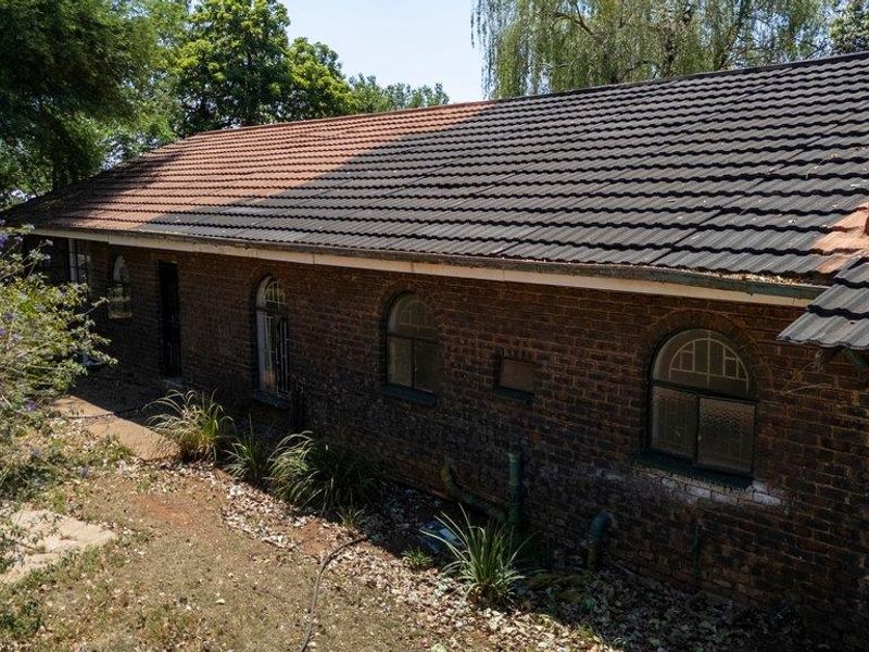 Prime 2-Hectare Property with Dual Residences, Outbuildings, and Commercial Potential - Photo 6