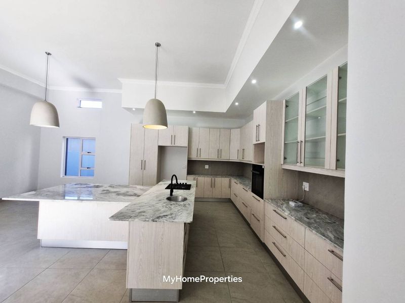 Stunning Newly Built Coastal Home Near Platz Am Meer Mall | Neu gebautes Küstenhaus in der Nähe des Platz Am Meer Einkaufszentrums, Swakopmund, Namibia - Photo 5