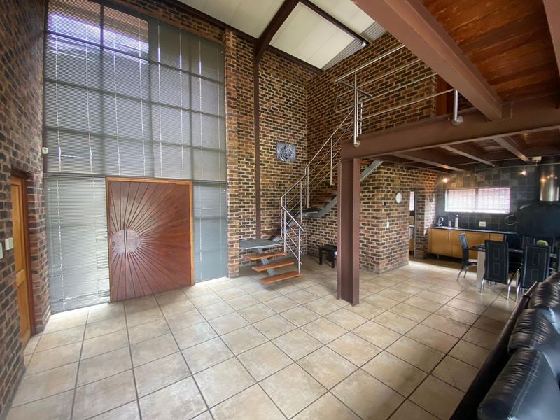 SOHO LOFT LIVING AT IT'S BEST. - Photo 5