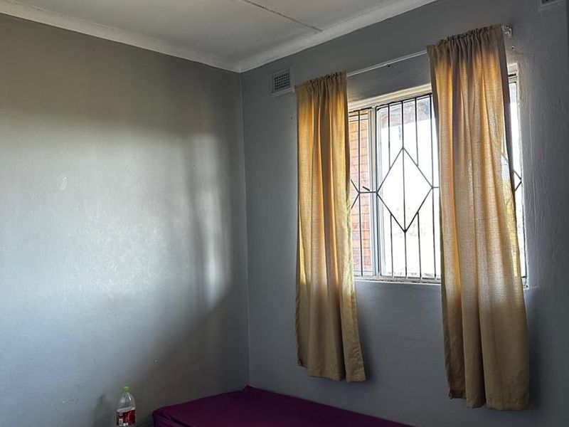 Three-Bedroom Family home in Empangeni Central - Practical Living Space - Photo 9