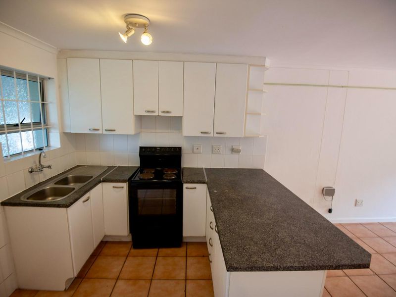 2-Bedroom Apartment in Leeuwendal Complex - Photo 6
