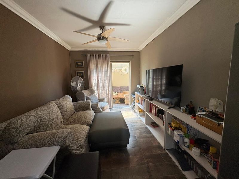 3 Bedroom house with office - Prime Investment Opportunity in Pionierspark! - Photo 4