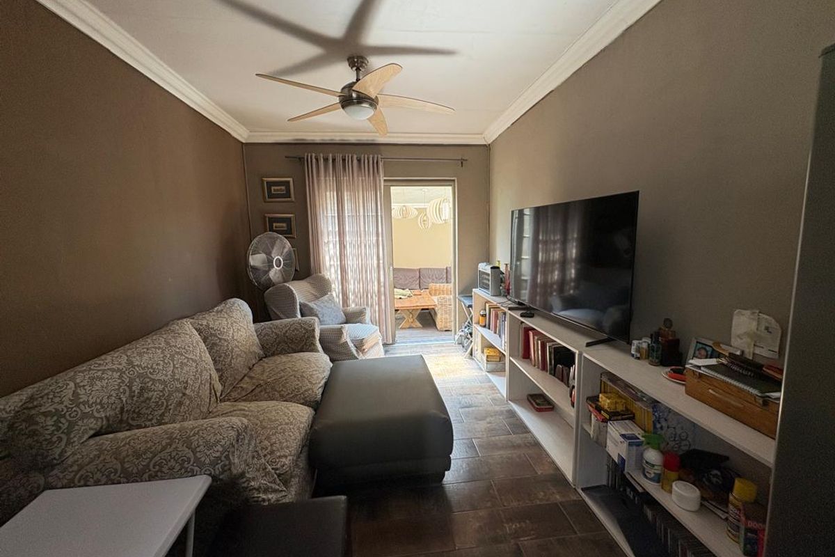 3 Bedroom house with office - Prime Investment Opportunity in Pionierspark! - Photo 4