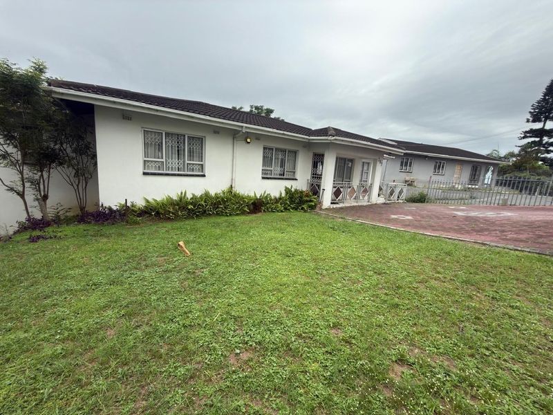 3-Bedroom House for Sale in Burlington Heights - Photo 3