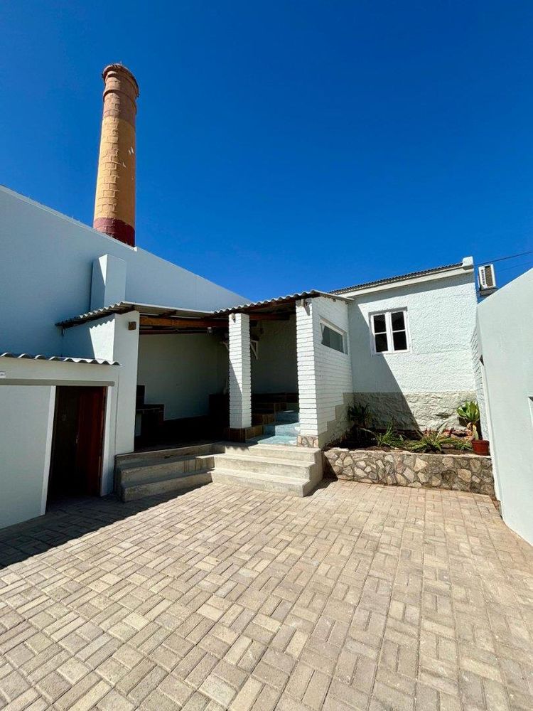 Exterior view of flat, laundry, outside Bbq