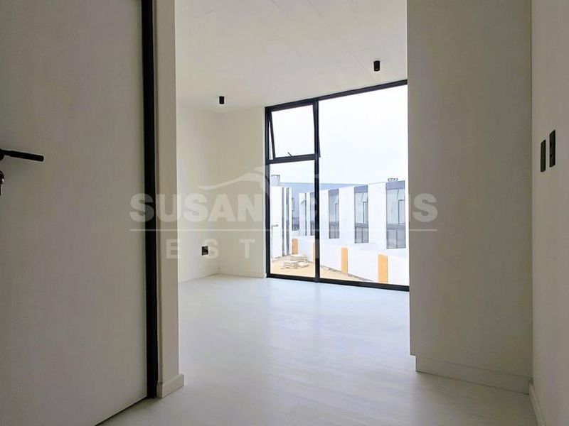 NEWLY BUILT MODERN APARTMENT - Photo 4