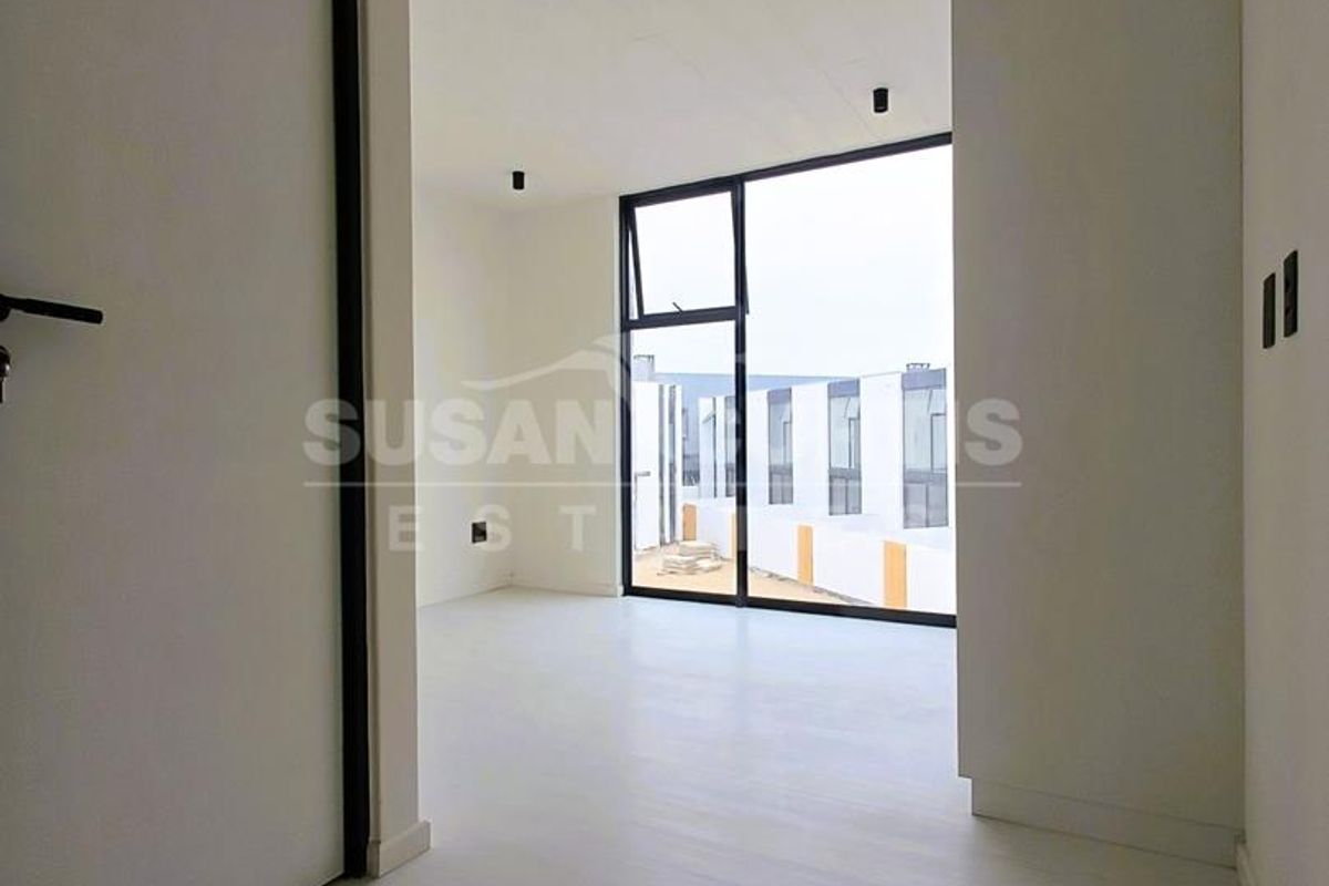 NEWLY BUILT MODERN APARTMENT - Photo 4