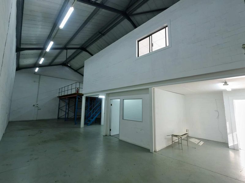 204SMQ SECURE WAREHOUSE TO LET IN MONTAGUE GARDENS - Photo 3