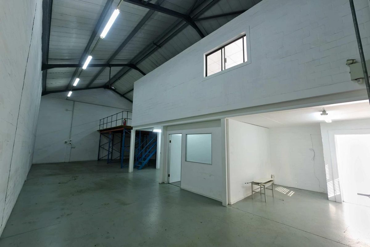 204SMQ SECURE WAREHOUSE TO LET IN MONTAGUE GARDENS - Photo 3