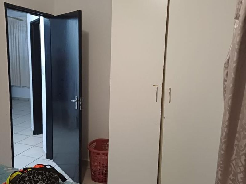 Charming 2-Bedroom Flat: In a Secure Complex - Photo 6