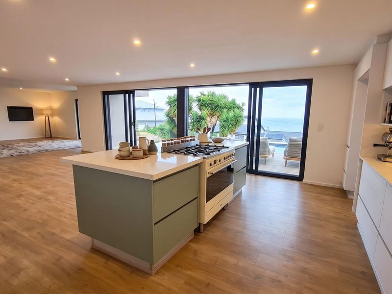 Ultra Modern Newly Renovated -  4 Bedroom House for Sale in Dana bay - Photo 8