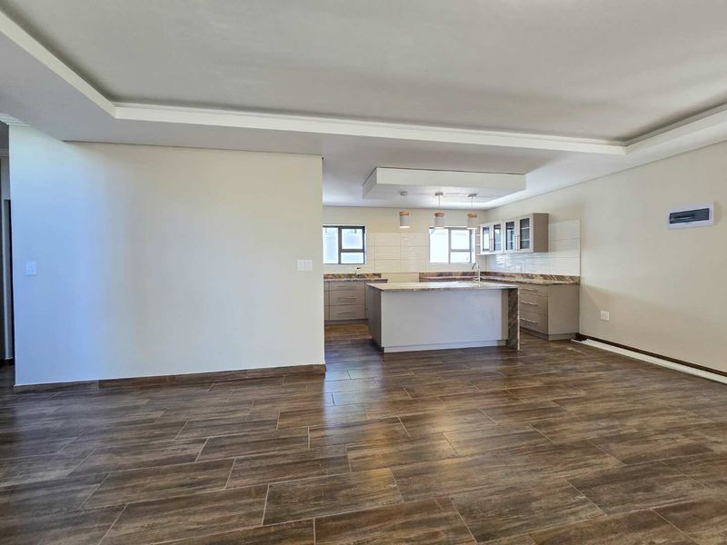 Expansive coastal luxury home for sale in Stilbaai-Wes. - Photo 9