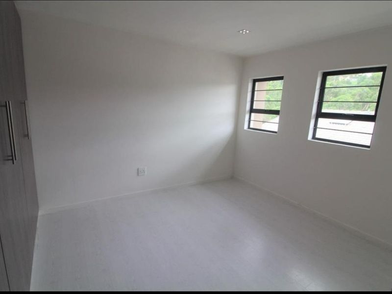 Modern Escombe Townhouse: Secure, Stylish, and Ready for You! - Photo 9