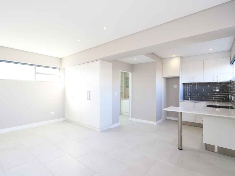 Sunny Studio Beachfront Penthouse - Photo 6