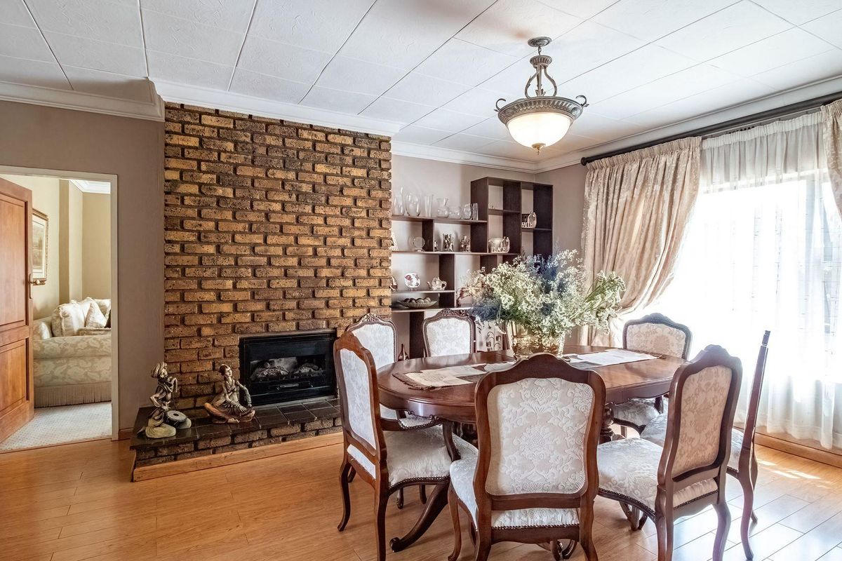 Your Dream Family Home Awaits in Lakefield Extension 21! - Photo 5