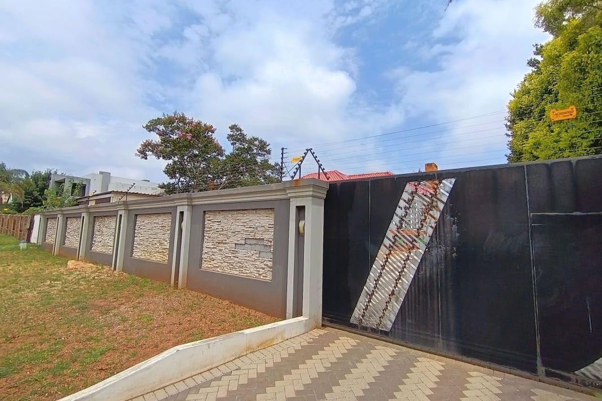 Prime Position Family Home & Modern Cottage - Photo 2