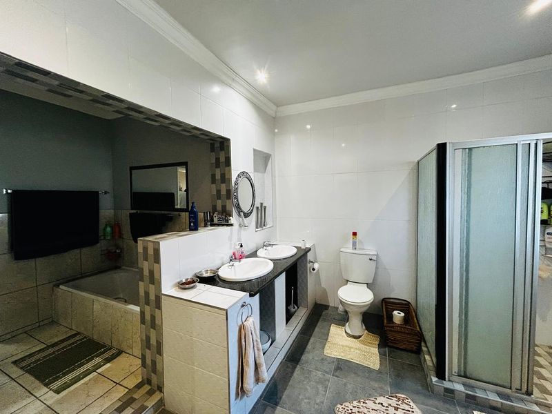 Fully furnished 5 bed house and ready to use buisness - Photo 3