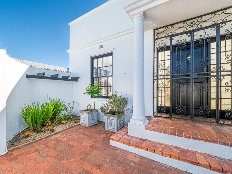 Stylish, Sun-Drenched Family Home in the Heart of Harfield Village - Photo 3