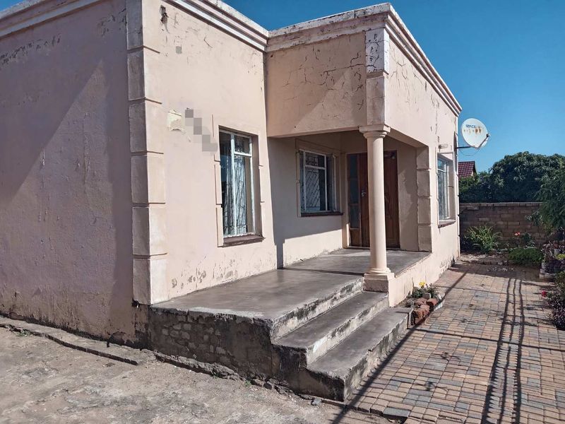 A specious house for sale - Photo 2