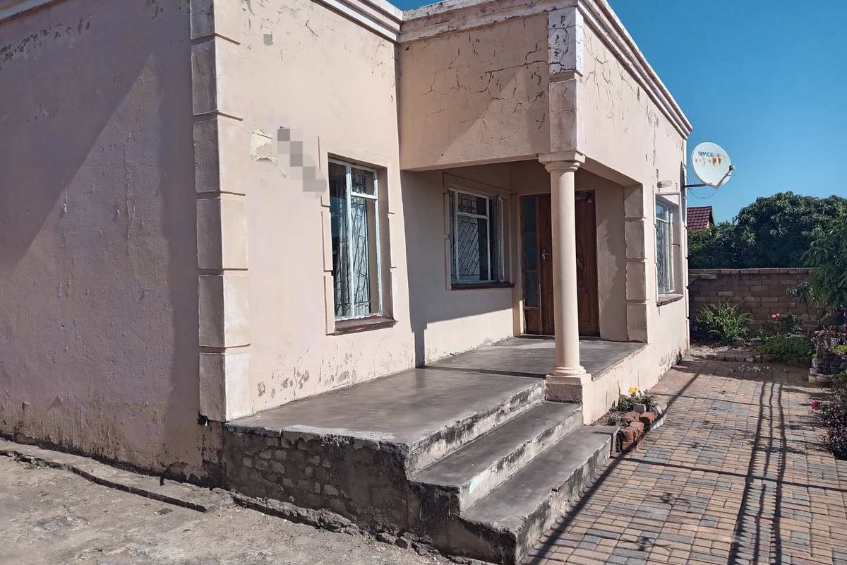 A specious house for sale - Photo 2