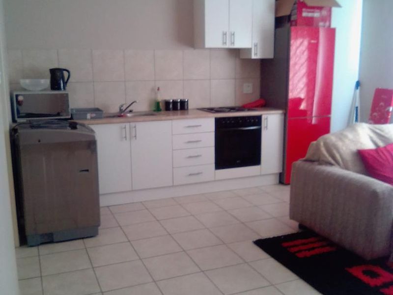 🏡 1-Bedroom Flat for Sale  Price: N$ 500,000 (excluding costs) - Photo 3