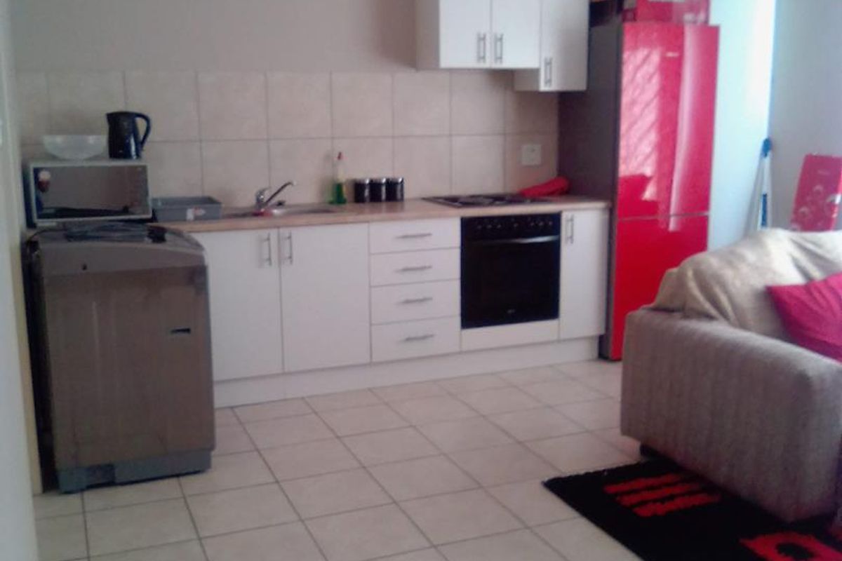 🏡 1-Bedroom Flat for Sale  Price: N$ 500,000 (excluding costs) - Photo 3