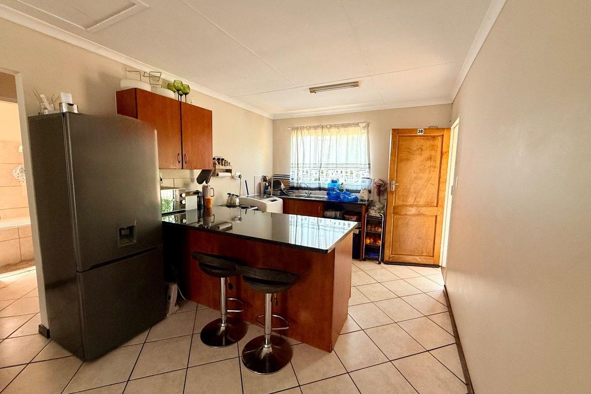 2 Bedroom Townhouse for sale - Photo 2