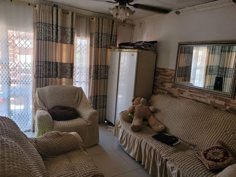 2 Bedroom House for sale in Montford - Photo 3
