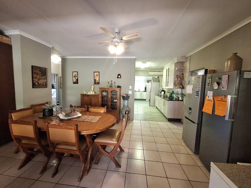 Spacious Living Amidst Tranquil Surroundings - Photo 9