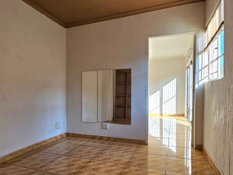 FREE HOUSE included! 1010 sqm grounds ans Massive 100Sqm cottage - Photo 5