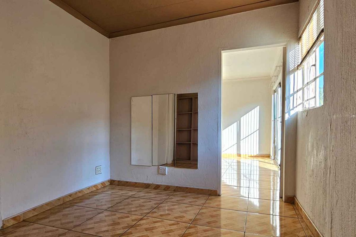 FREE HOUSE included! 1010 sqm grounds ans Massive 100Sqm cottage - Photo 5