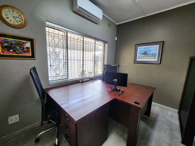 The Riviera Utility Campus - Photo 9