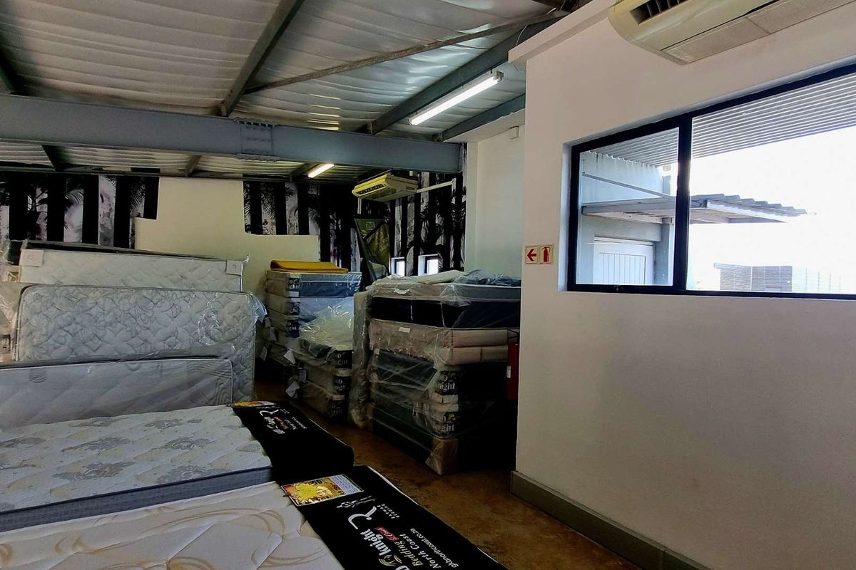 Double-volume 198m2 unit in Umhlanga Ridge with office mezzanine, parking, and showroom potential | Available Nov 2025 - Photo 5