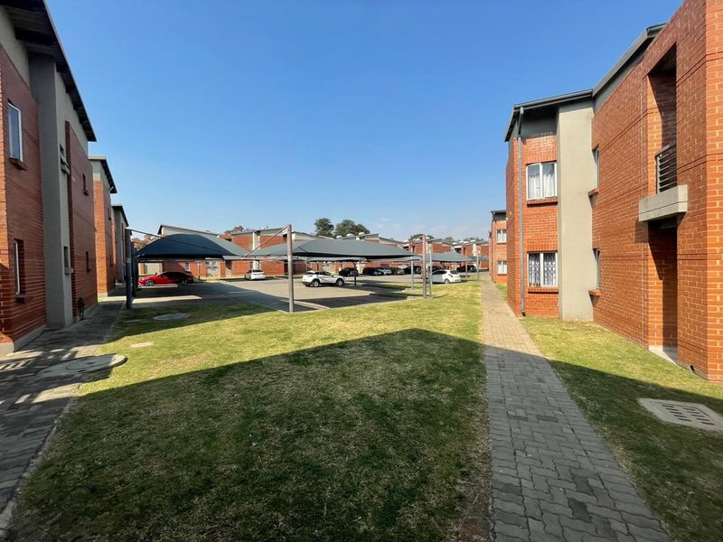 Conveniently Located 2-Bed Unit Near Schools & Shopping! - Photo 3