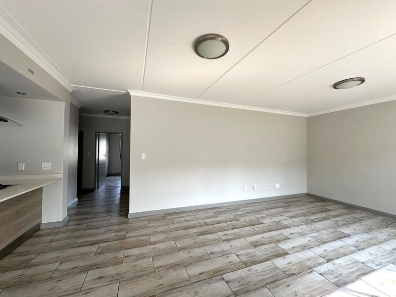 Modern 2 Bedroom 2 bath Apartment To Rent in Umthunzi Valley - Photo 7