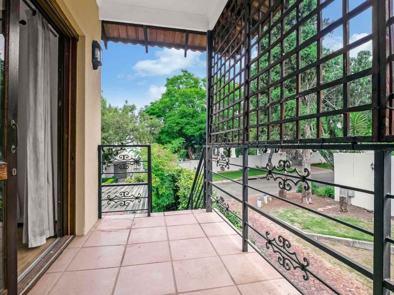 WELL-KEPT DUPLEX IN SOUGHT AFTER BOOMED ENCLOSURE - Photo 5