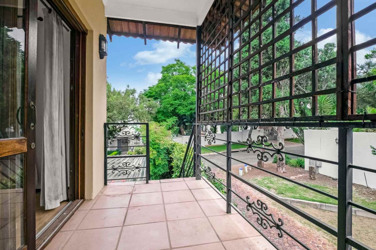 WELL-KEPT DUPLEX IN SOUGHT AFTER BOOMED ENCLOSURE - Photo 5