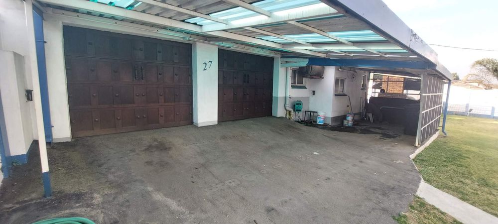 2 X garages and 3 X carports