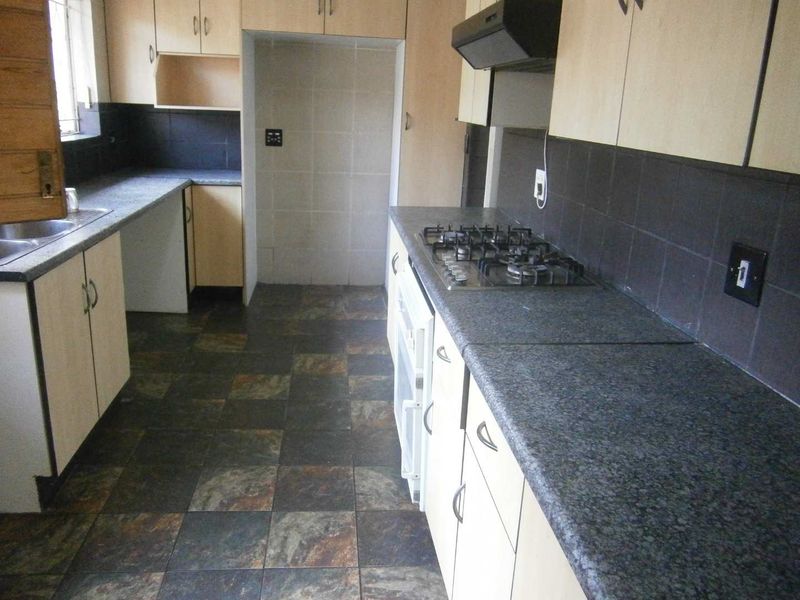 House to Rent in Brackendowns - Photo 9