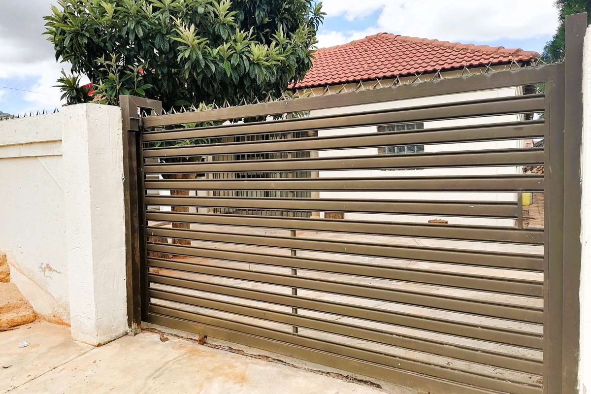 Beautifully presented Three-Bedroom, Two-Bathroom Home - Photo 2