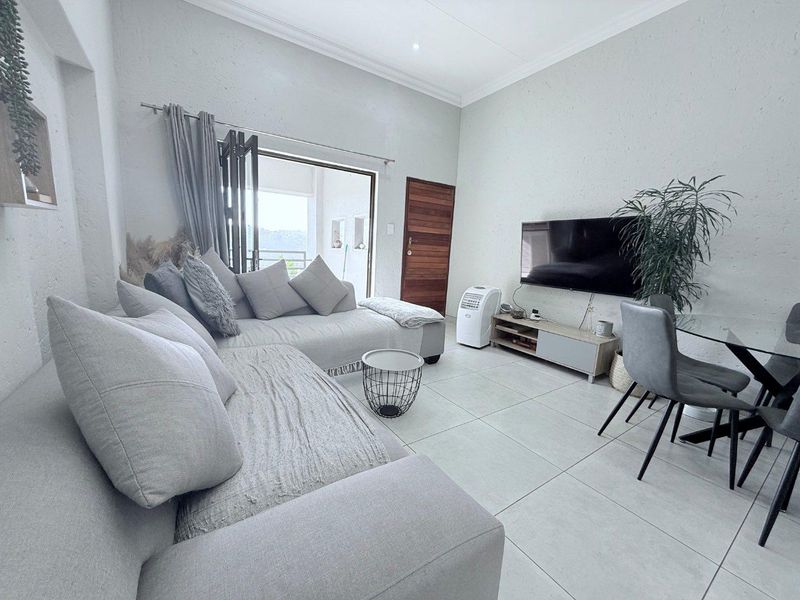 Golf Course Views & Modern Comfort: 2-Bed Glenvista Gem - Photo 5