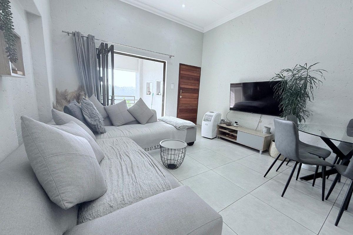 Golf Course Views & Modern Comfort: 2-Bed Glenvista Gem - Photo 5