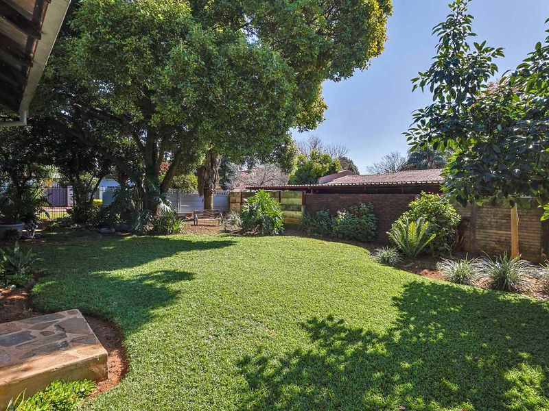 Beautiful 3-Bedroom Family Home with Fantastic Entertainment Areas in Meyerspark - Photo 3