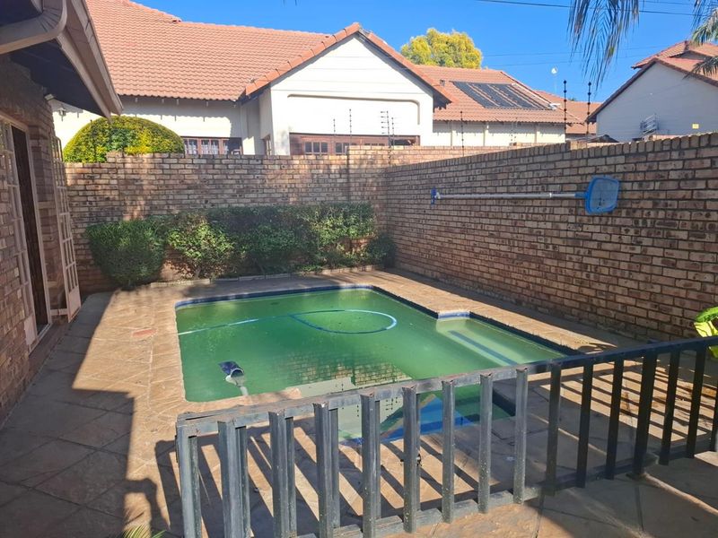 Where Warmth Meets Effortless Living in Old Aerorand - Excellent investment opportunity - Photo 2