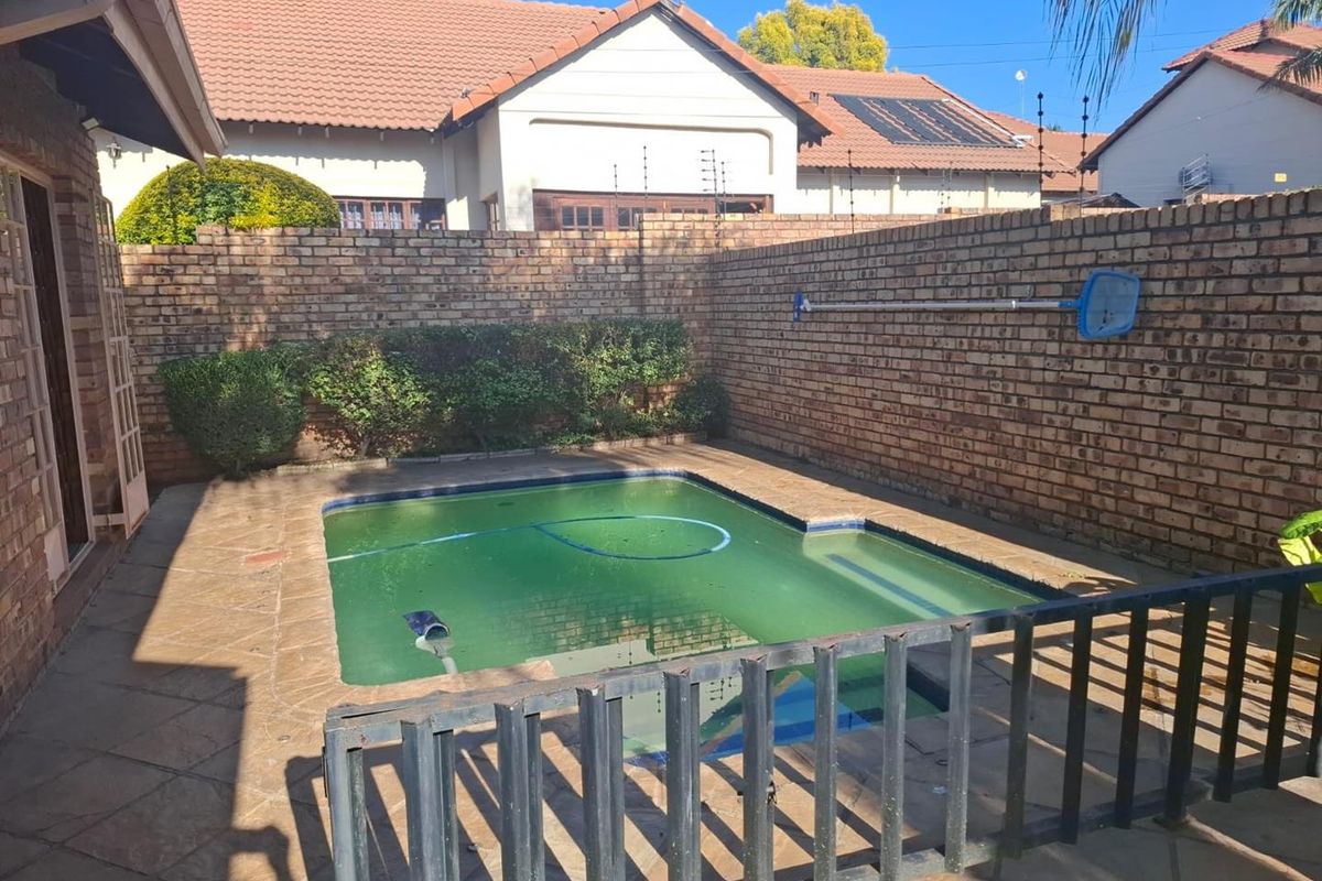 Where Warmth Meets Effortless Living in Old Aerorand - Excellent investment opportunity - Photo 2